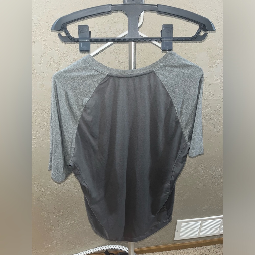 ASICS 2-button tee - Picture 2 of 2